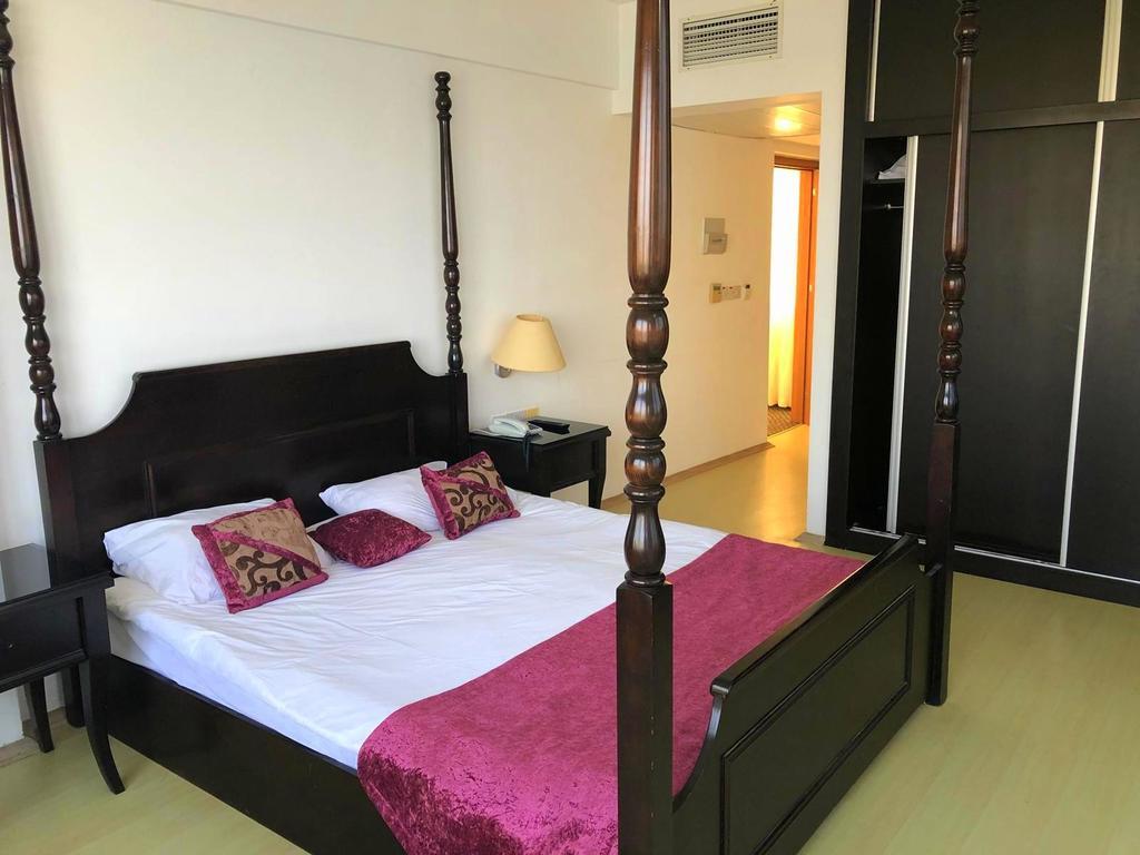Ada Beach Hotel Karavas  المظهر الخارجي الصورة