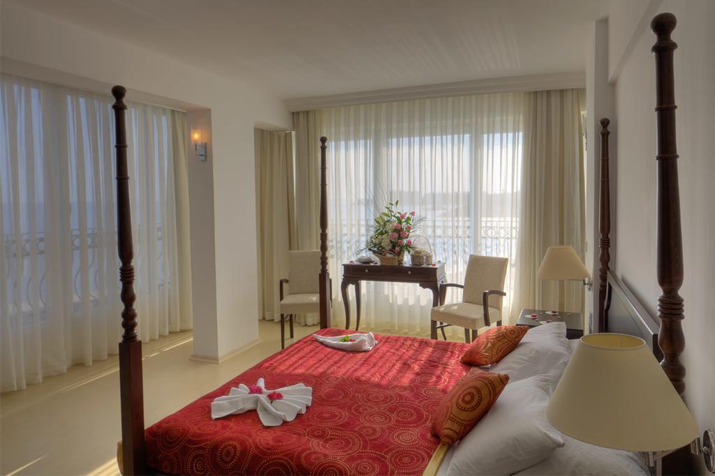Ada Beach Hotel Karavas  المظهر الخارجي الصورة